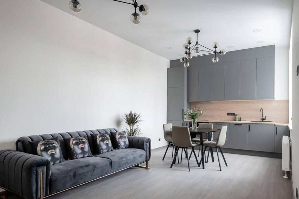 Spacious Home In Central Riga Esterno foto