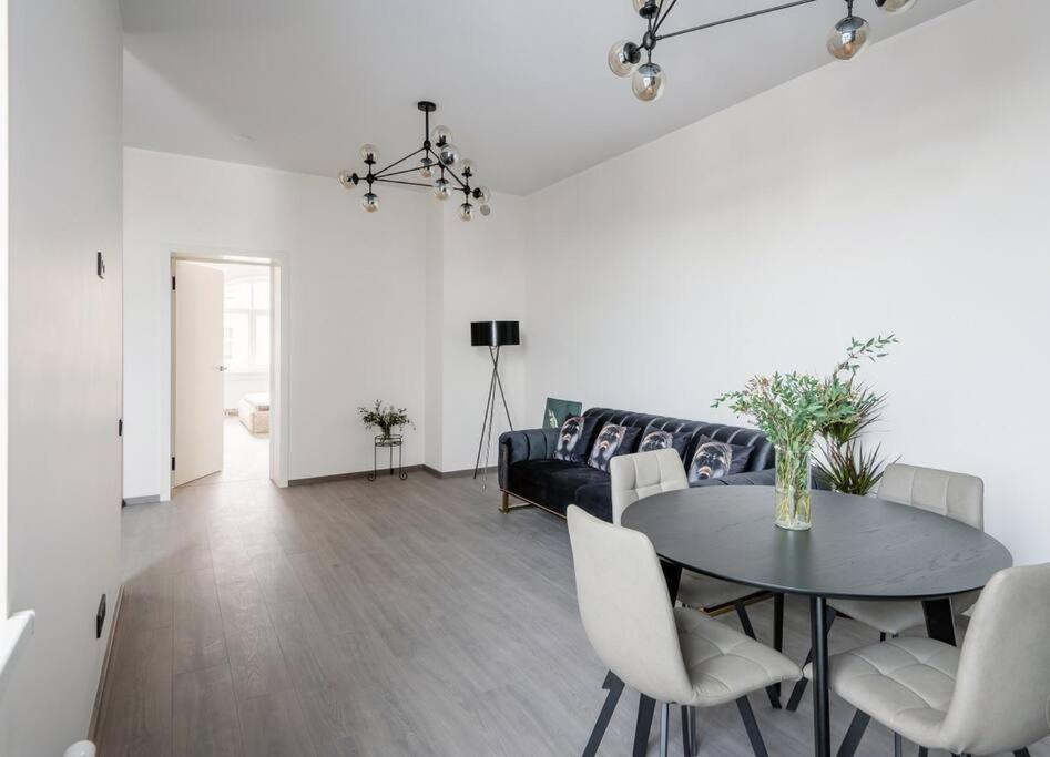 Spacious Home In Central Riga Esterno foto