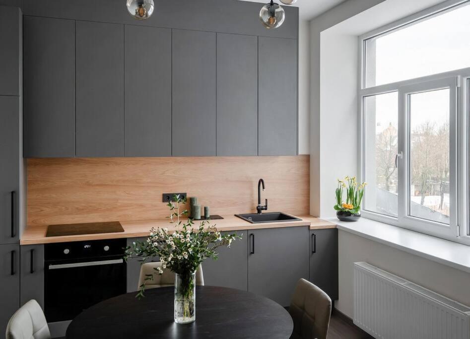 Spacious Home In Central Riga Esterno foto